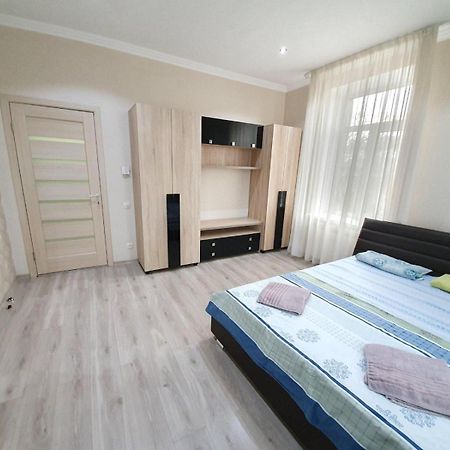 Tourist Home At Stefan Cel Mare With 2 Rooms Chişinău Esterno foto