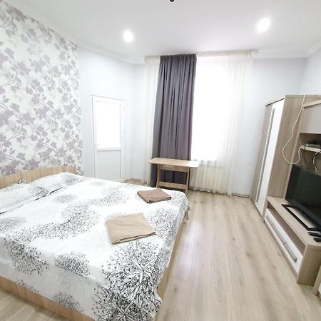Tourist Home At Stefan Cel Mare With 2 Rooms Chişinău Esterno foto