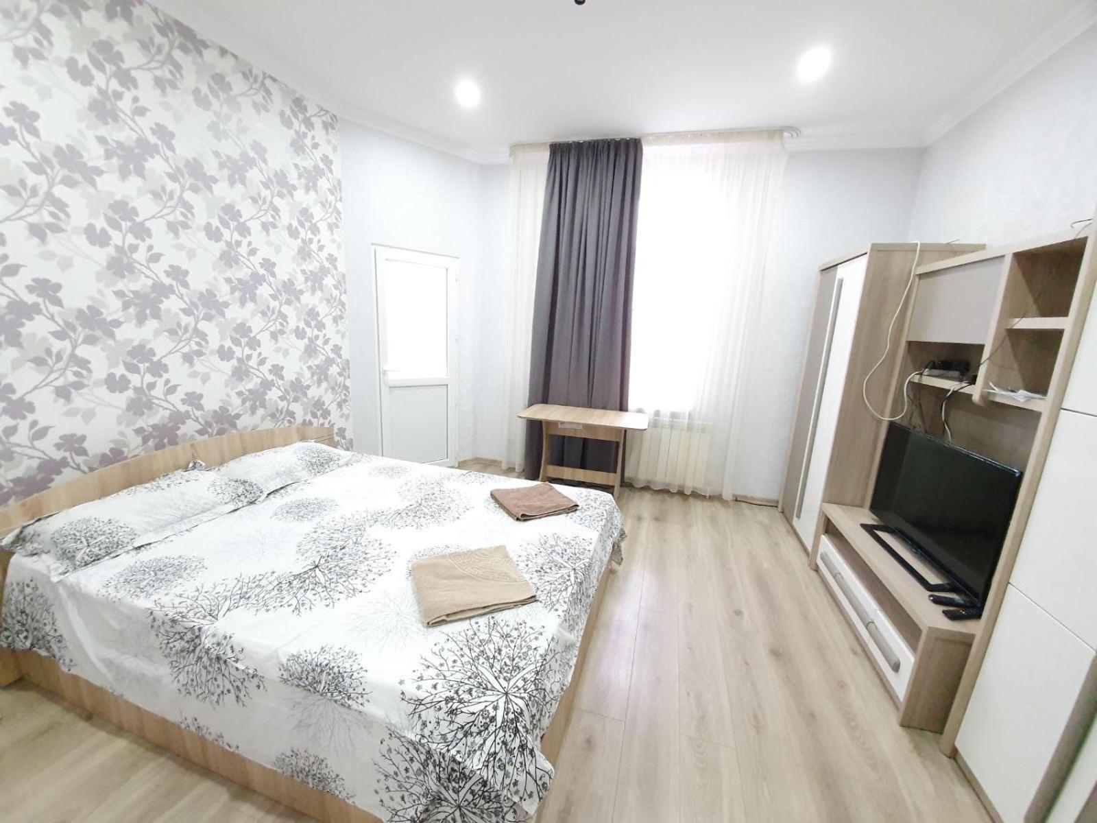Tourist Home At Stefan Cel Mare With 2 Rooms Chişinău Esterno foto